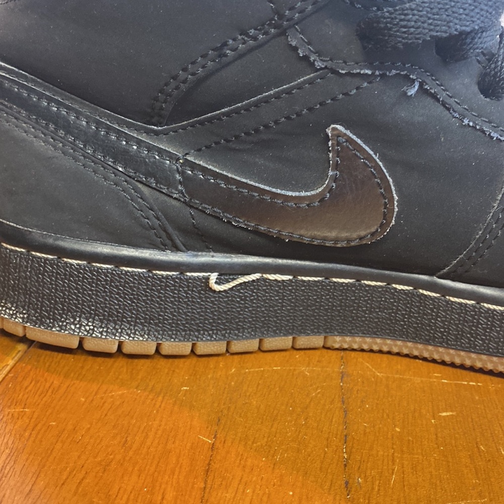 Nike Air Jordan 1 Mid Retro Size 5.5Y - Picture 9 of 11